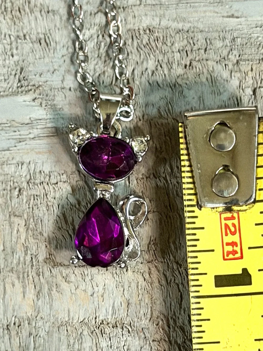 17” silvertone Cat Necklace w/purple Glass Inlay